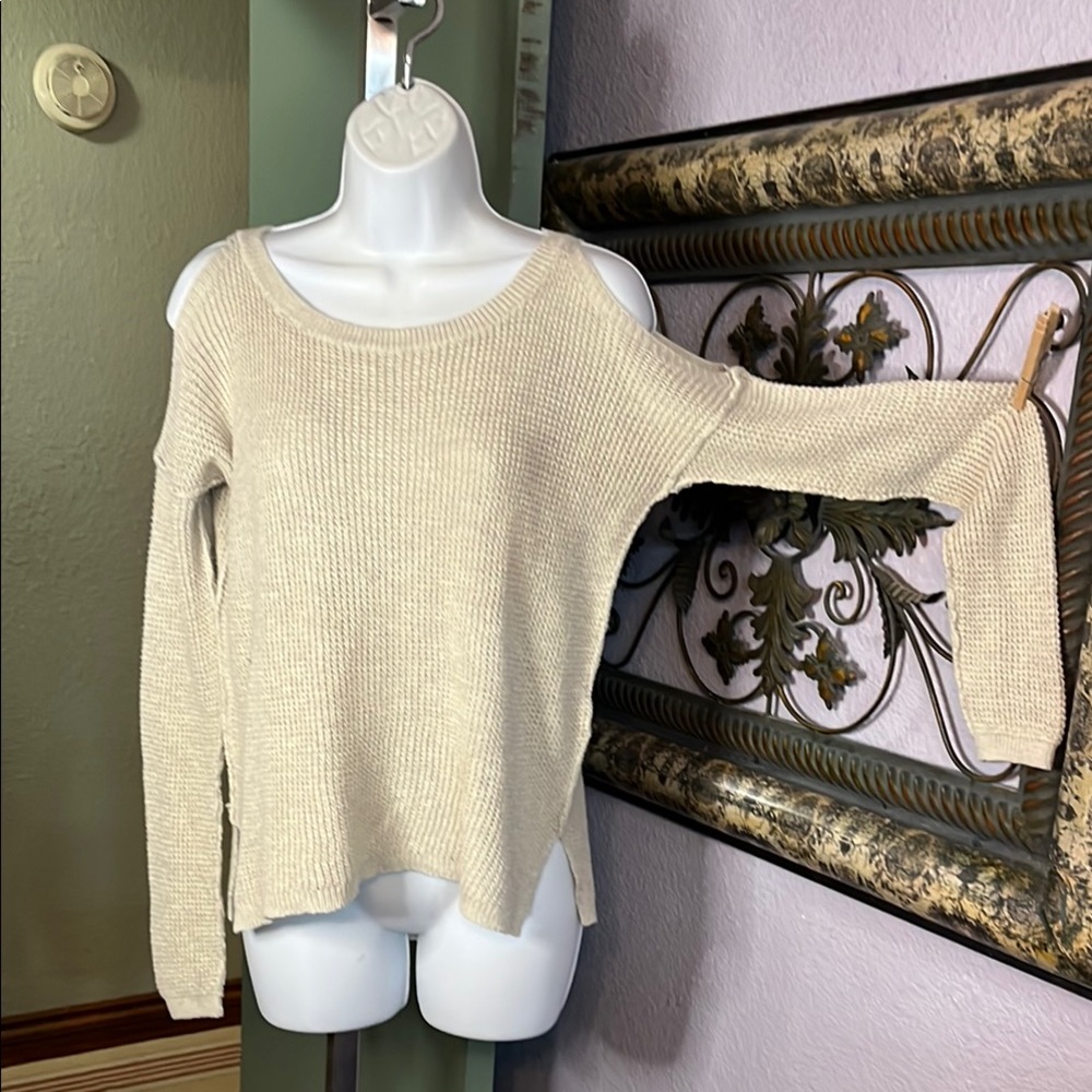 Hollister Cream and Tan Off-the-Shoulder Sweater Sz S💚
